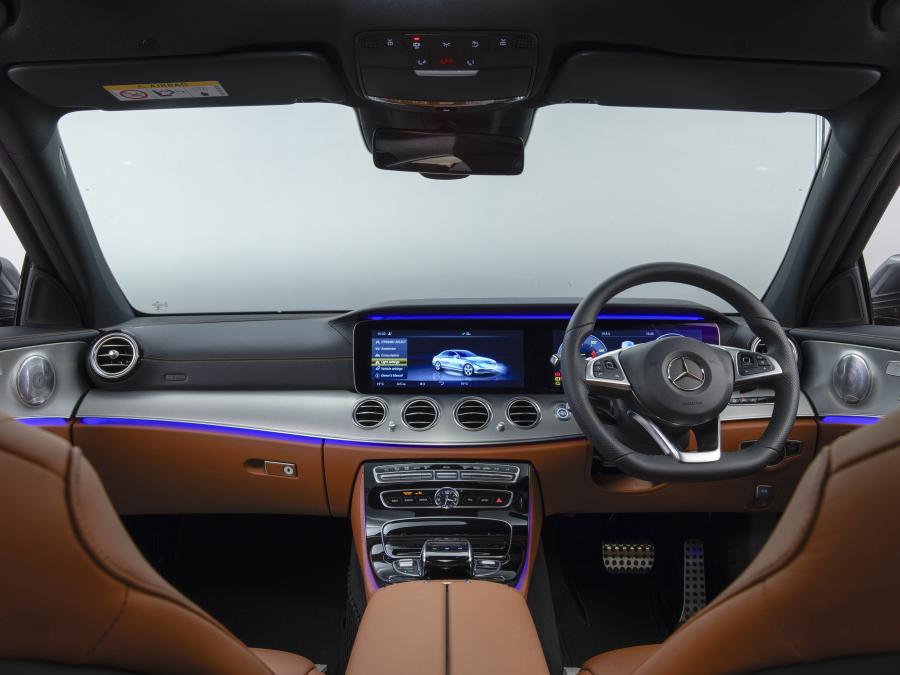 Торпедо Mercedes-Benz E220 d AMG Line 2016 года  (UK) (фото 27 из 31)